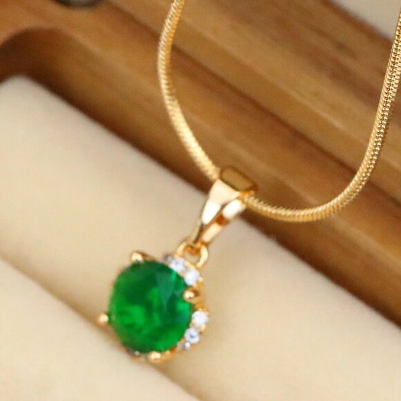 "Round Green Gemstone Pendant in Rose Gold – Elegant & Versatile, XPPT1325 - Picture 1 of 13